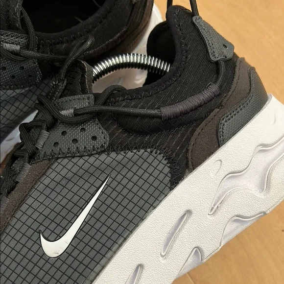 NIKE Men's React Live Running Shoe - Picture 3 of 16